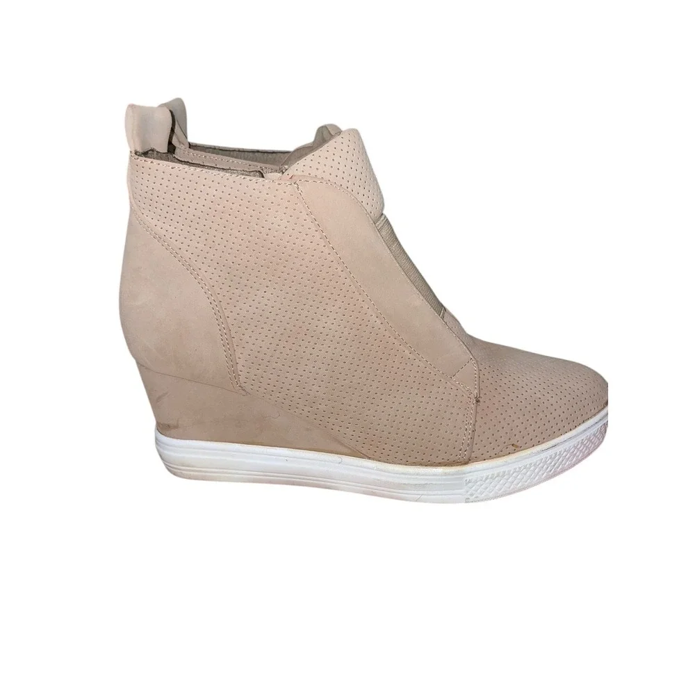 Women Beige Perforated Wedge Sneakers Booties Hidden‎ Heel Side Zip Size 8